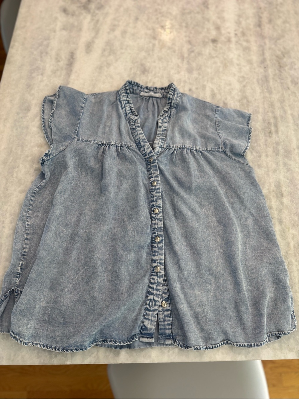 Jane and Delancey Light Wash Denim Button-Front Blouse 100% Lycocell flowy comfy